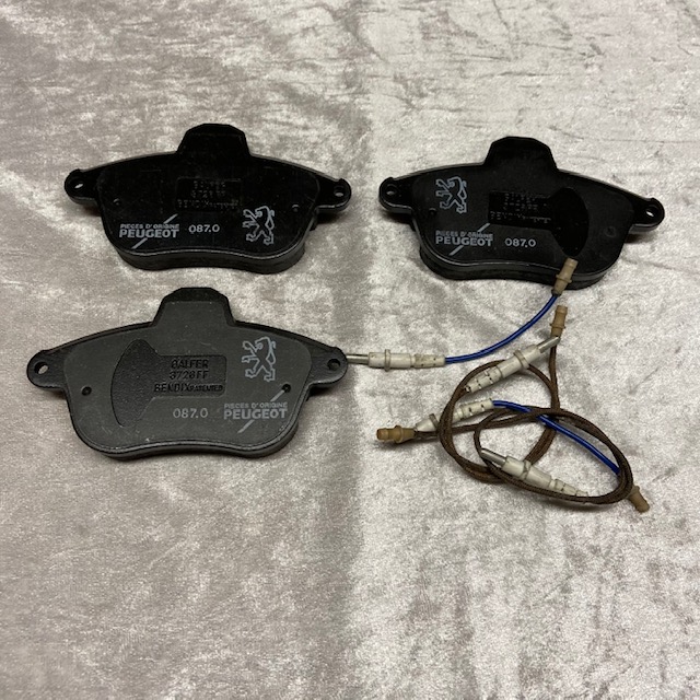 Bremsbelagsatz Original Peugeot nicht komplett !!! 425089 NOS
